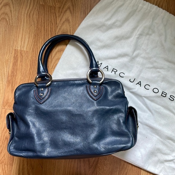 Marc Jacobs Handbags - Marc Jacobs leather top handle / shoulder bag. Navy with dark red top stitch